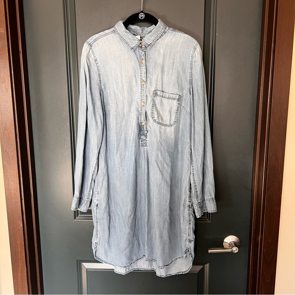American Eagle Outfitters Light Blue Denim Shirt